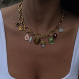 Elios – Collier charms plaqué or 18 carats & perles naturelles