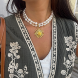Irene - Collier perles d'eau douce véritables pendentif soleil plaqué or 18 carats