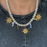 Jacob - Collier de perles avec charms plaqué or 18 carats