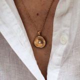 Bonnie - Collier médaillon rond texturé plaqué or 18 carats