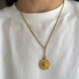 Léonie – Collier médaille soleil plaqué or 18 carats
