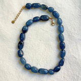 Noam - Collier en perles de Calcédoine naturelles bleu