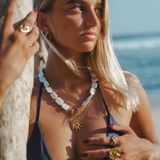 Sienna - Collier perles d'eau douce irrégulières pendentif soleil 18 carats